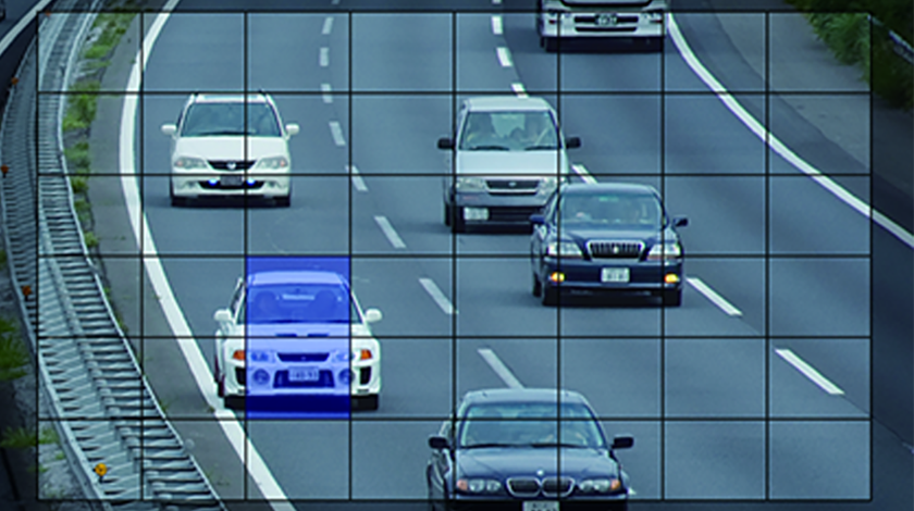 右：車の走る高速道路（6 x 8に分割した画面）