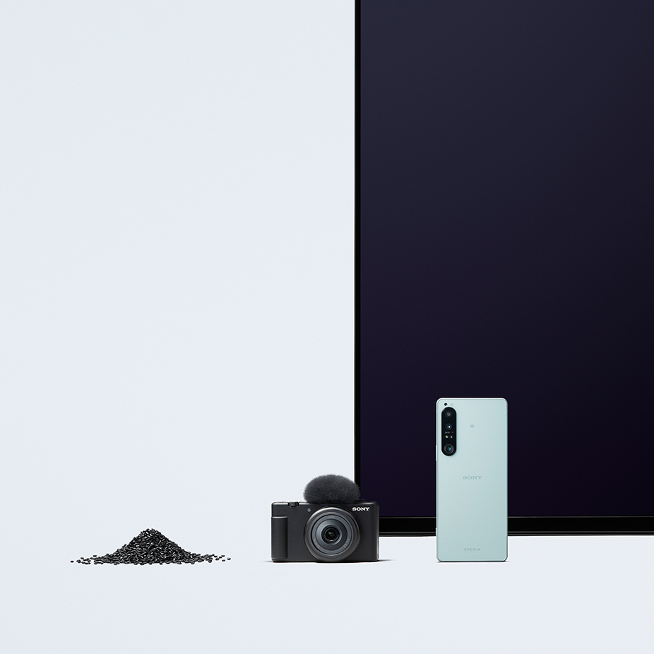 Image of SORPLAS material and a camera, a smartphone and a TV made of SORPLAS